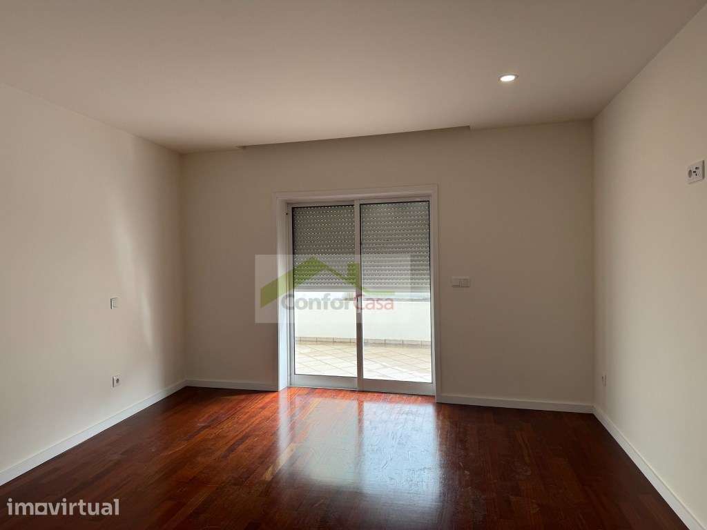 Apartamento com Terraço e Ar Condicionado para Arrendar no Centro d... - Grande imagem: 4/16
