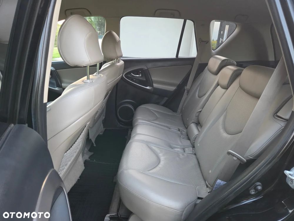 Toyota RAV4 - 6
