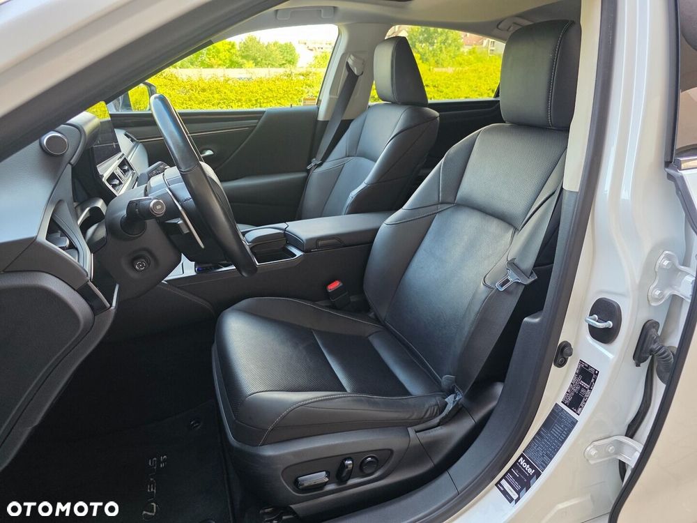 Lexus ES 300h Business Edition - 23