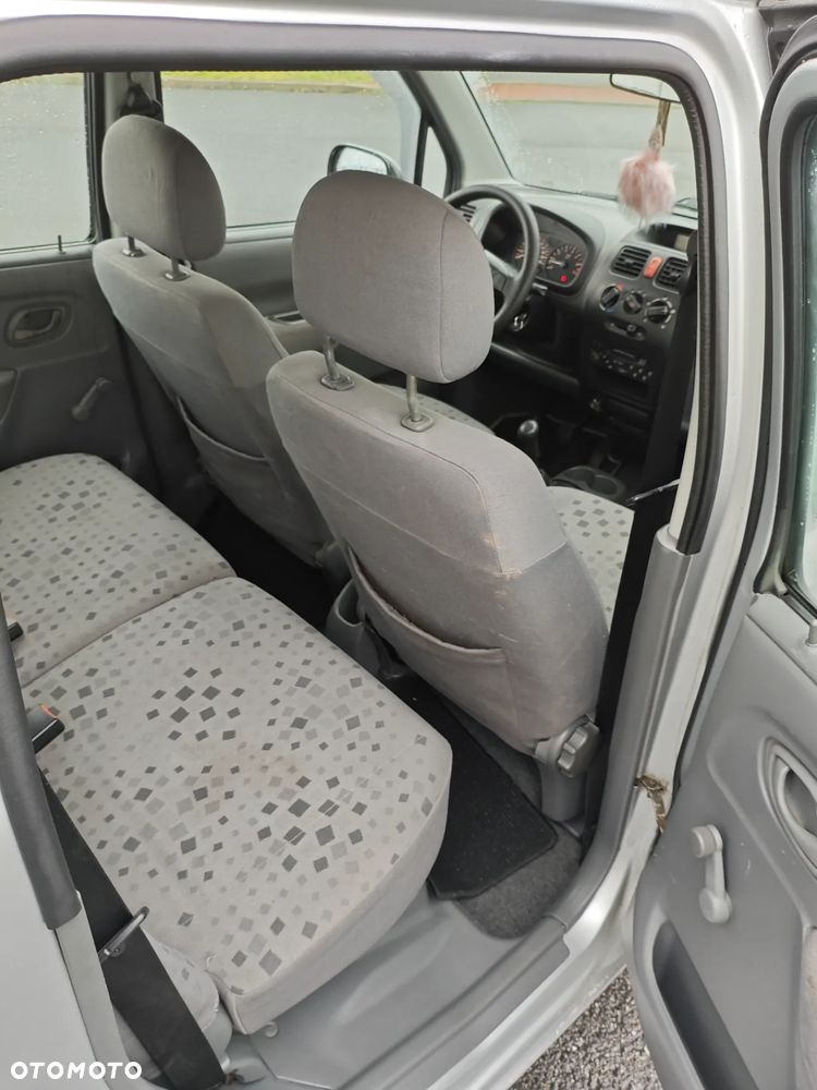 Opel Agila 1.2 16 V - 11