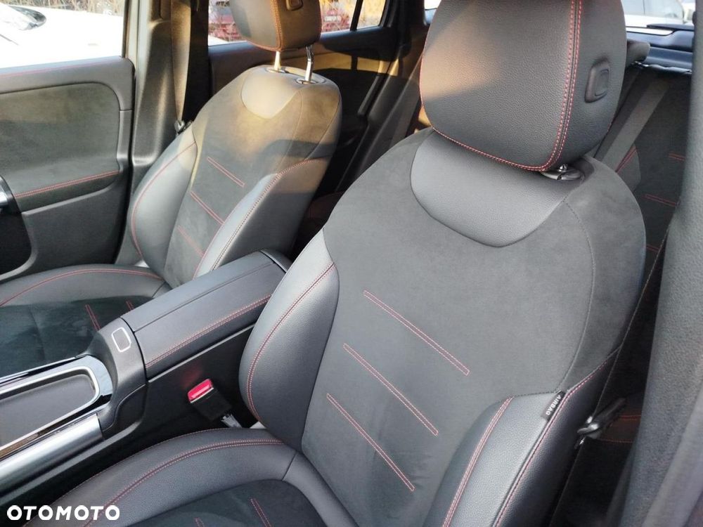 Mercedes-Benz GLA - 13