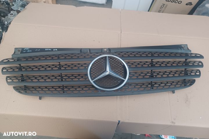 Grila radiator A6398800185 Mercedes-Benz C-Class W204/S204/C204 [face - 1