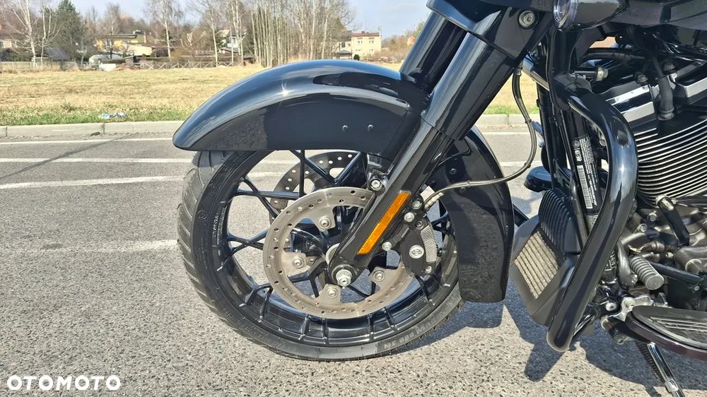 Harley-Davidson Touring Road Glide - 8