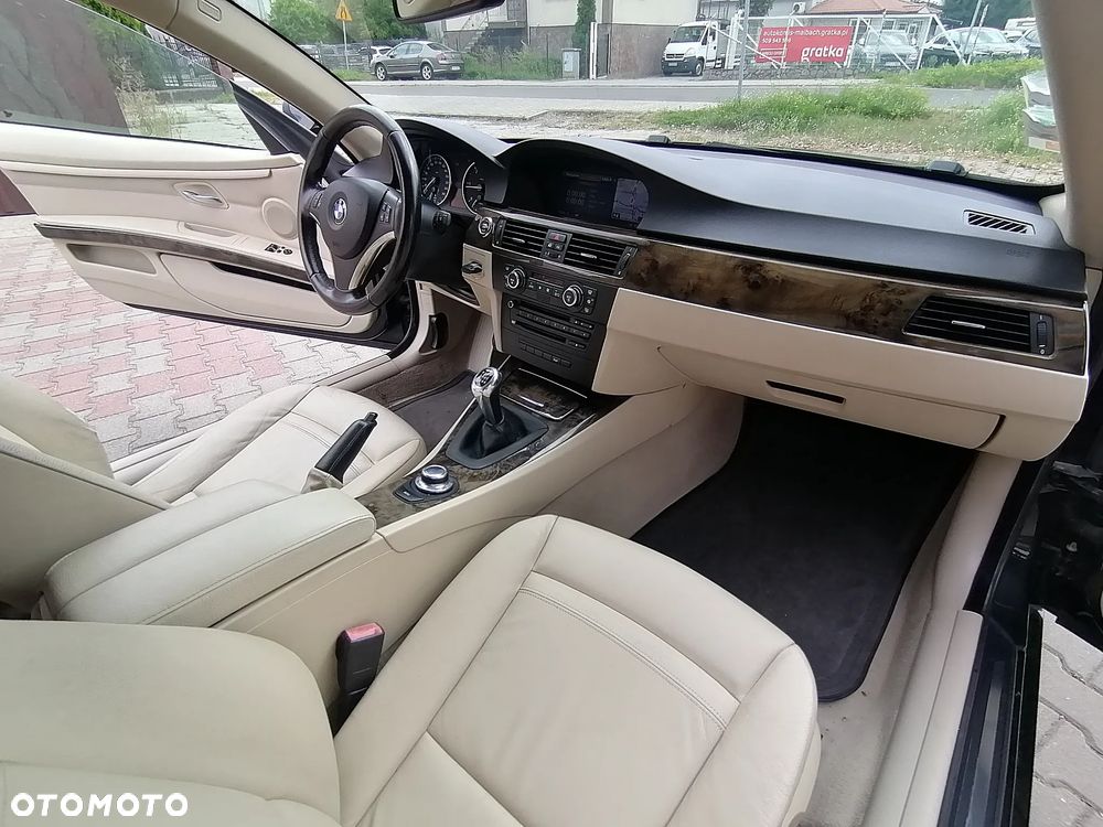 BMW Seria 3 320d Coupe - 27