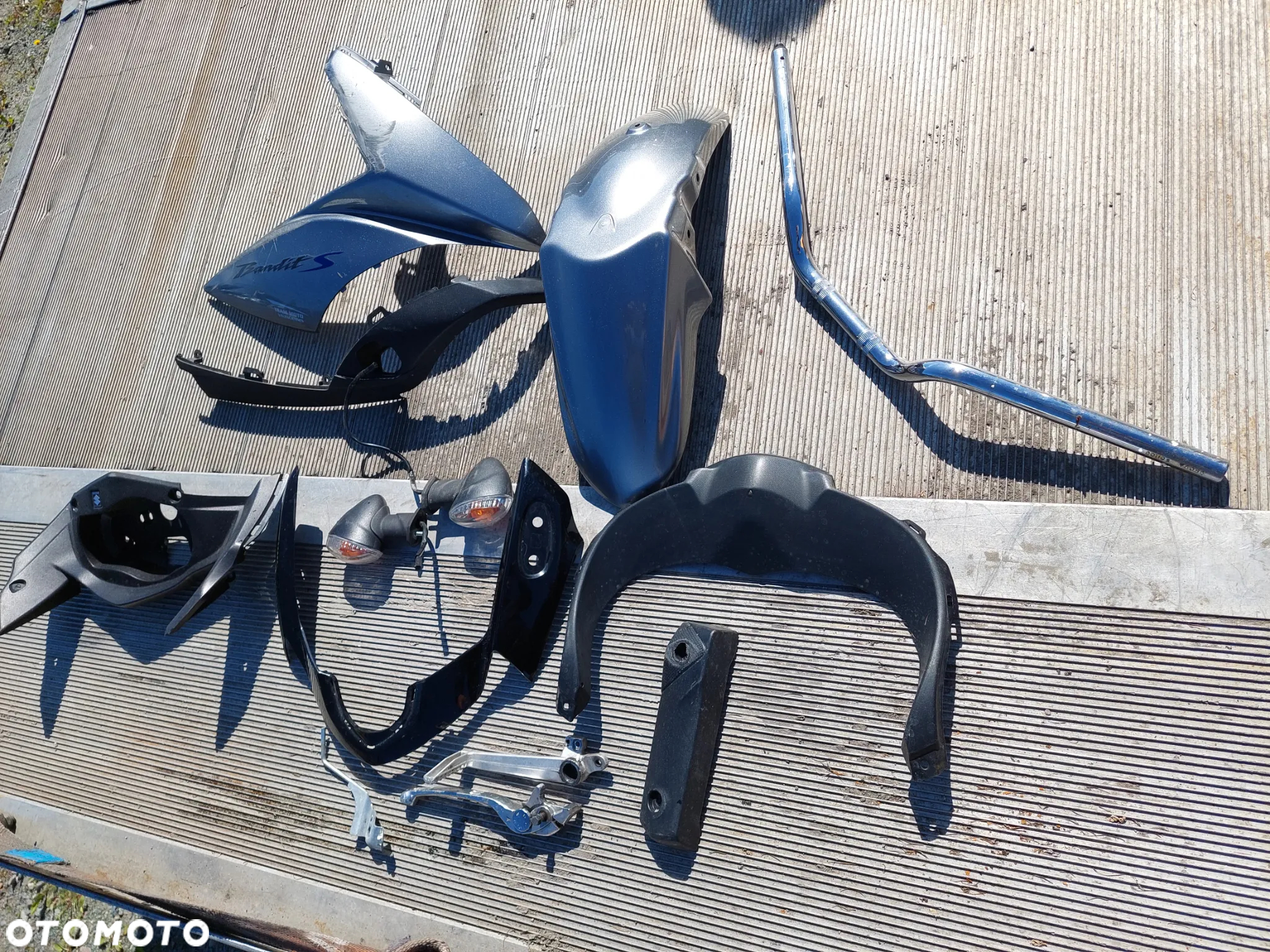 BANDIT 650 S 1250 S owiewka bok błotnik wypełnienie kierunkowskaz 09r - 3