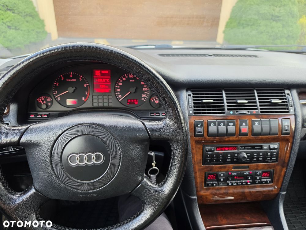 Audi A8 - 6
