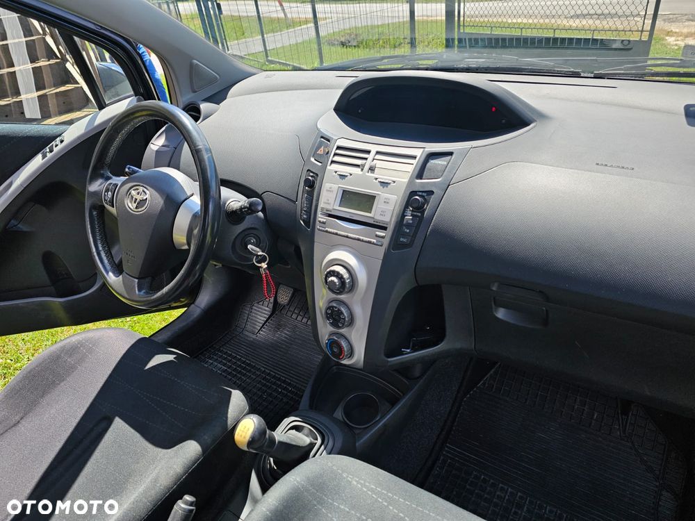 Toyota Yaris 1.3 VVT-i Sol - 19