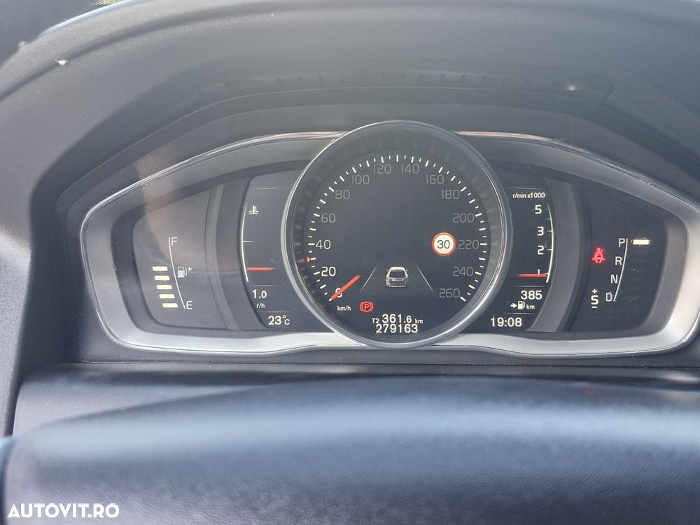 Volvo XC 60 D5 AWD Geartronic Kinetic - 9