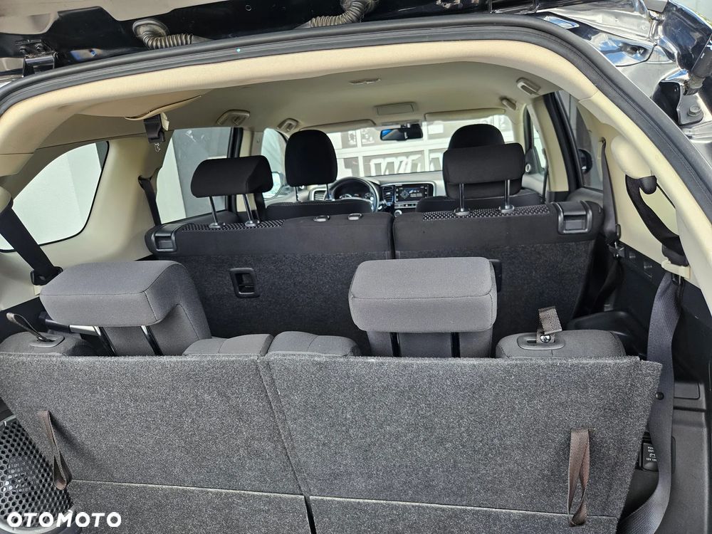 Mitsubishi Outlander 2.0 Intense + Navi 4WD CVT - 25