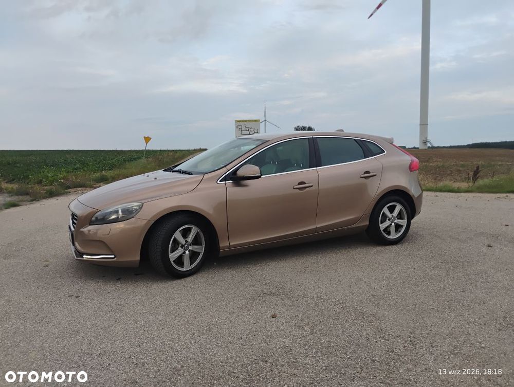 Volvo V40 D3 Momentum - 4