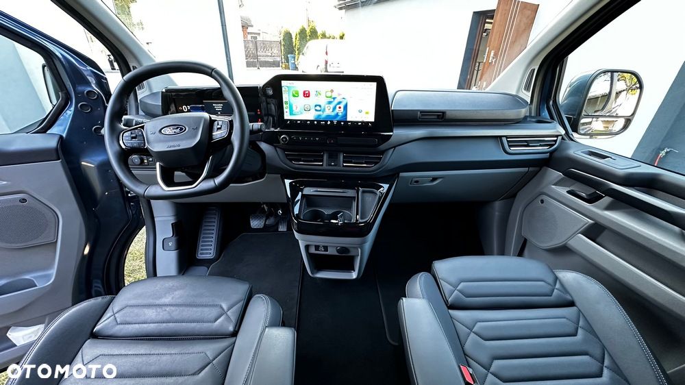 Ford Tourneo Custom - 8
