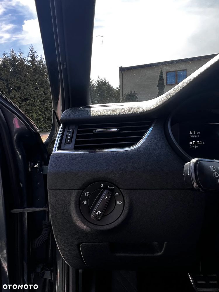 Skoda Octavia 2.0 TDI DSG RS - 17