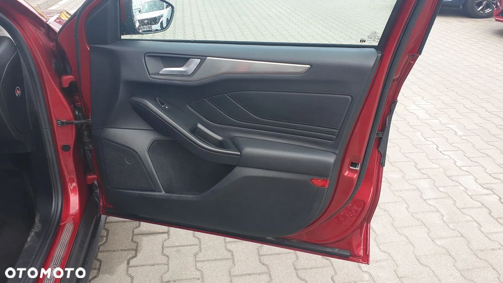 Ford Focus 1.5 EcoBoost Titanium - 17