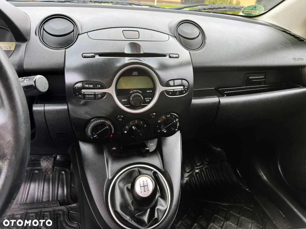 Mazda 2 - 24