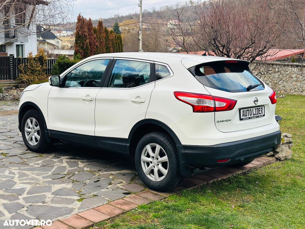 Nissan Qashqai 1.6 dCi DPF 4x4 Start/Stop acenta - 4