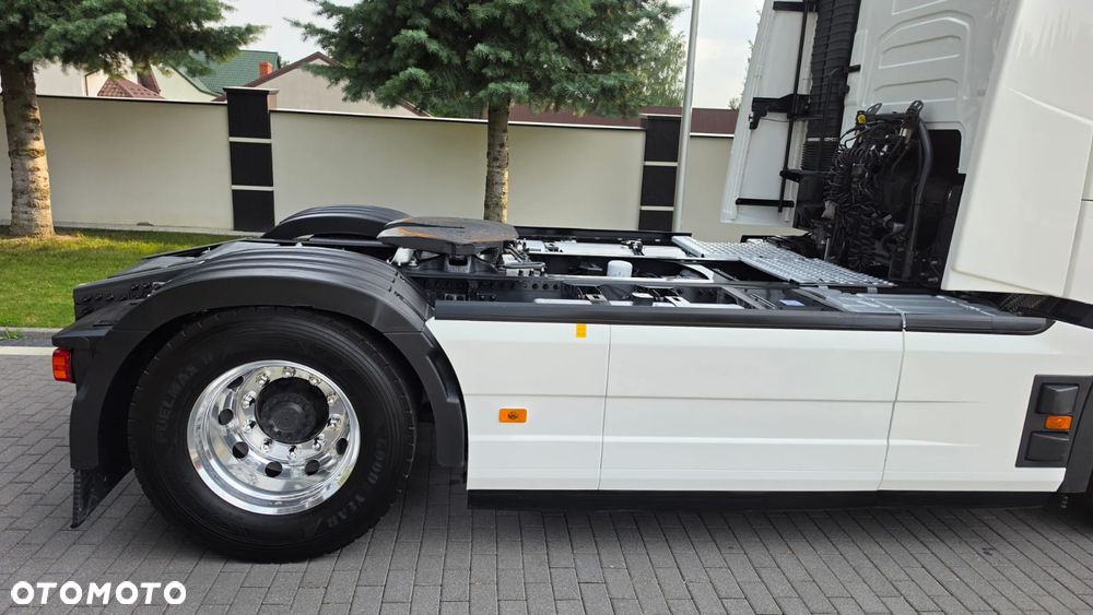 Volvo ///FH///500///2023/// GLOBETROTTER///XXL///FULLLED/// VIRTUAL COCPIT///KLIMATYZACJA POSTOJOWA///ALUFELGI///RADARY/// KAMERA///WYŚWIETLACZ OBCIĄŻENIA/// ZABUDOWY MIĘDZYOSIOWE/// STAN BARDZO DOBRY - 11