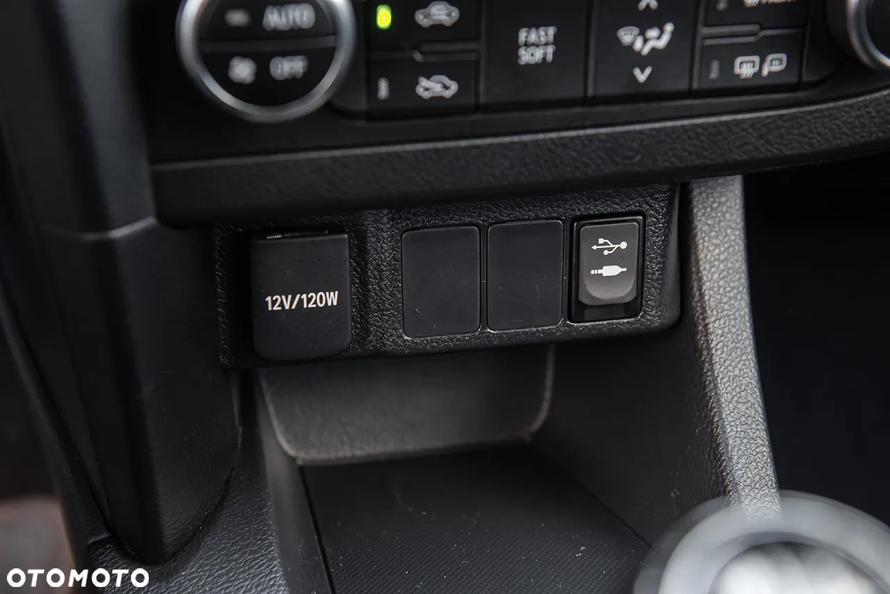 Toyota Auris 1.6 Premium Comfort - 22