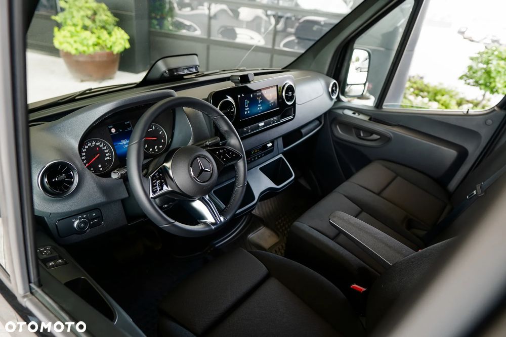 Mercedes-Benz Sprinter - 10