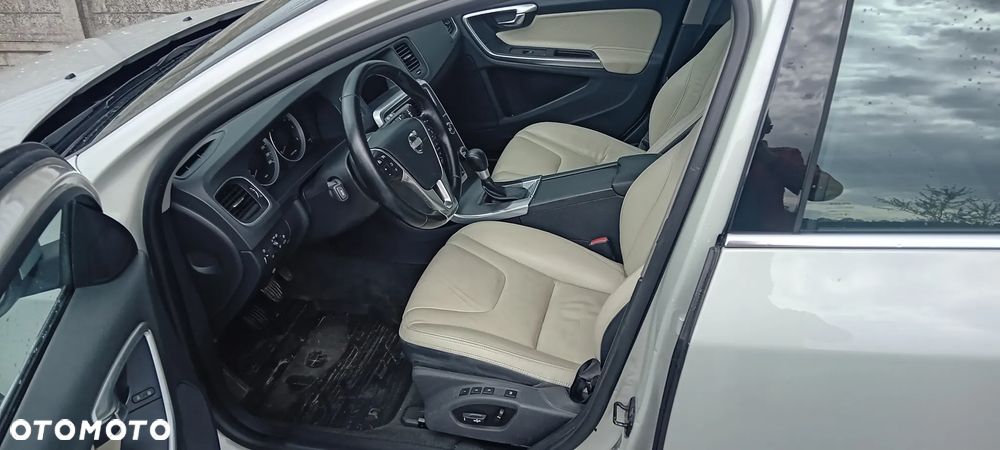 Volvo V60 DRIVe Momentum - 10