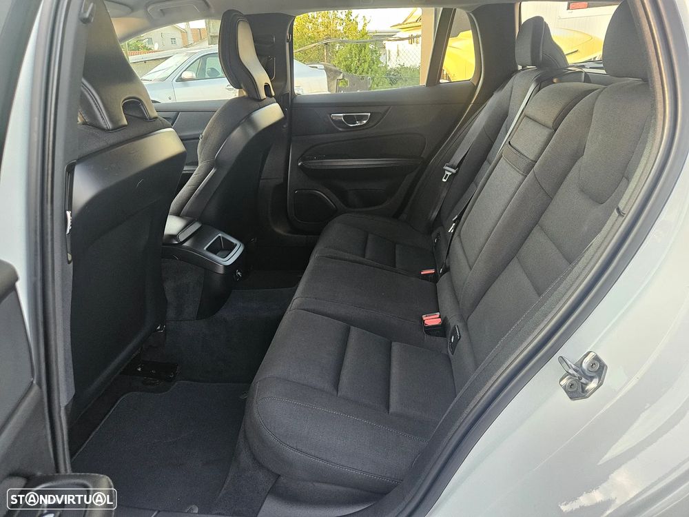 Volvo V60 2.0 D3 Momentum - 16