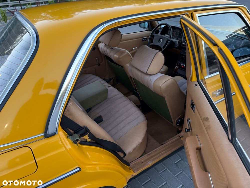 Mercedes-Benz W123 - 12
