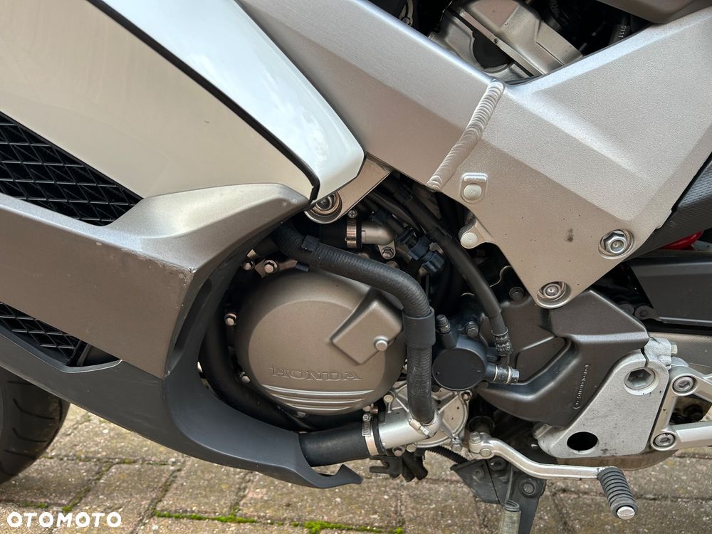 Honda VFR - 4