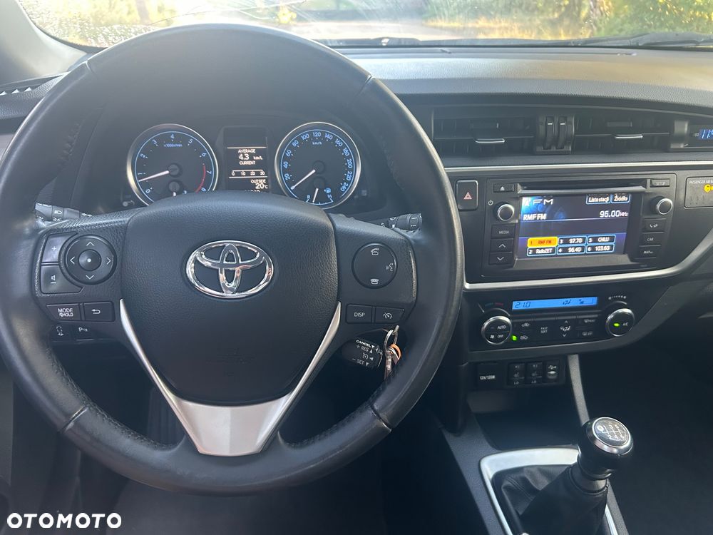 Toyota Auris - 12