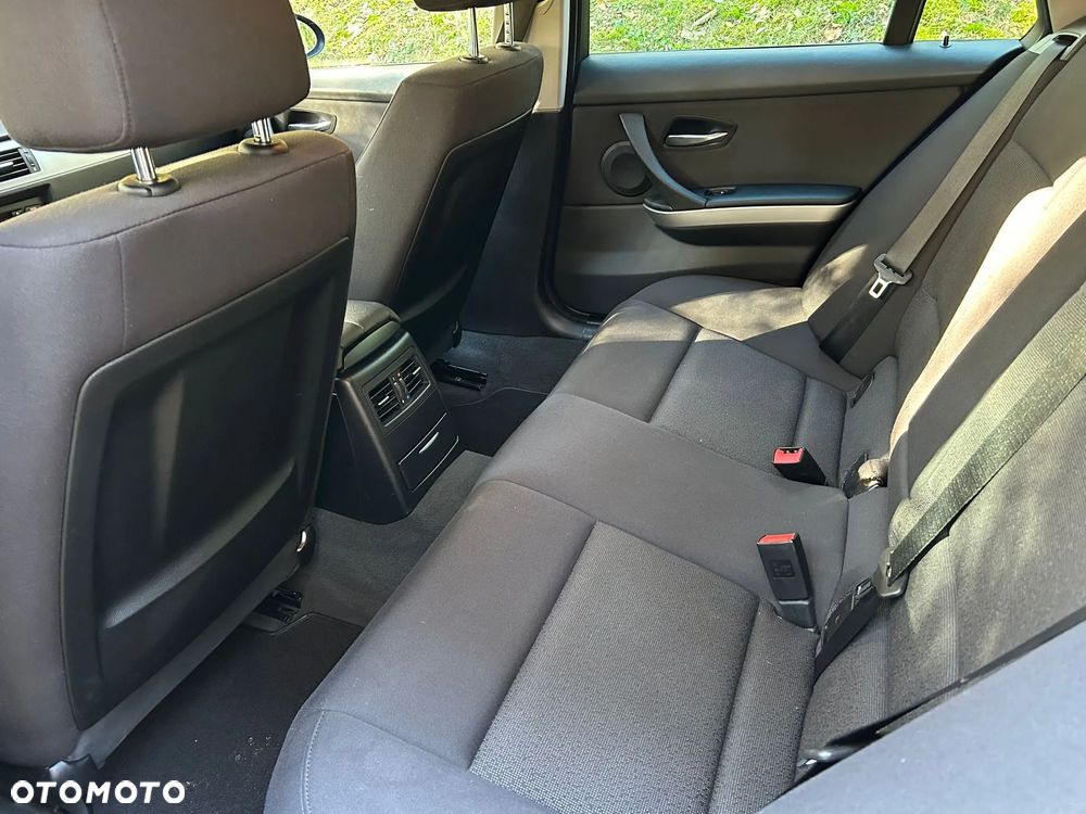 BMW Seria 3 318i Touring - 20