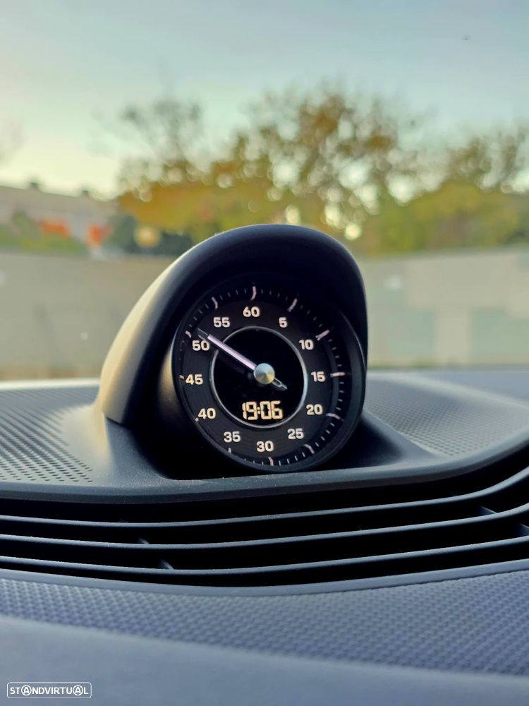 Porsche Taycan Standard - 12