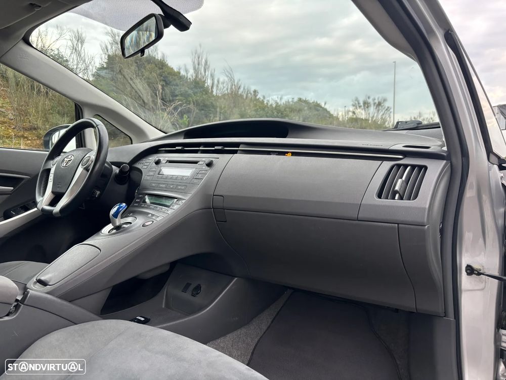 Toyota Prius 1.8 Premium - 24