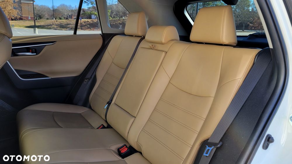 Toyota RAV4 2.5 XLE - 27