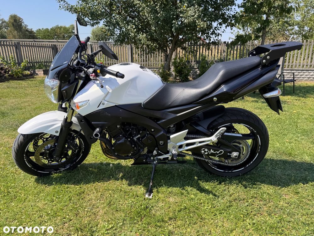 Suzuki GSR - 1