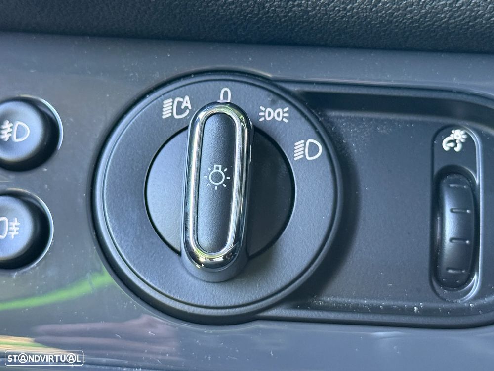 MINI Countryman Cooper D Premium Essential Auto - 26