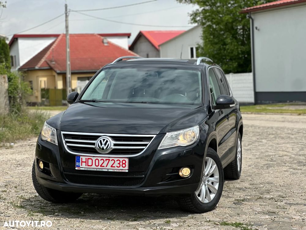 Volkswagen Tiguan - 1