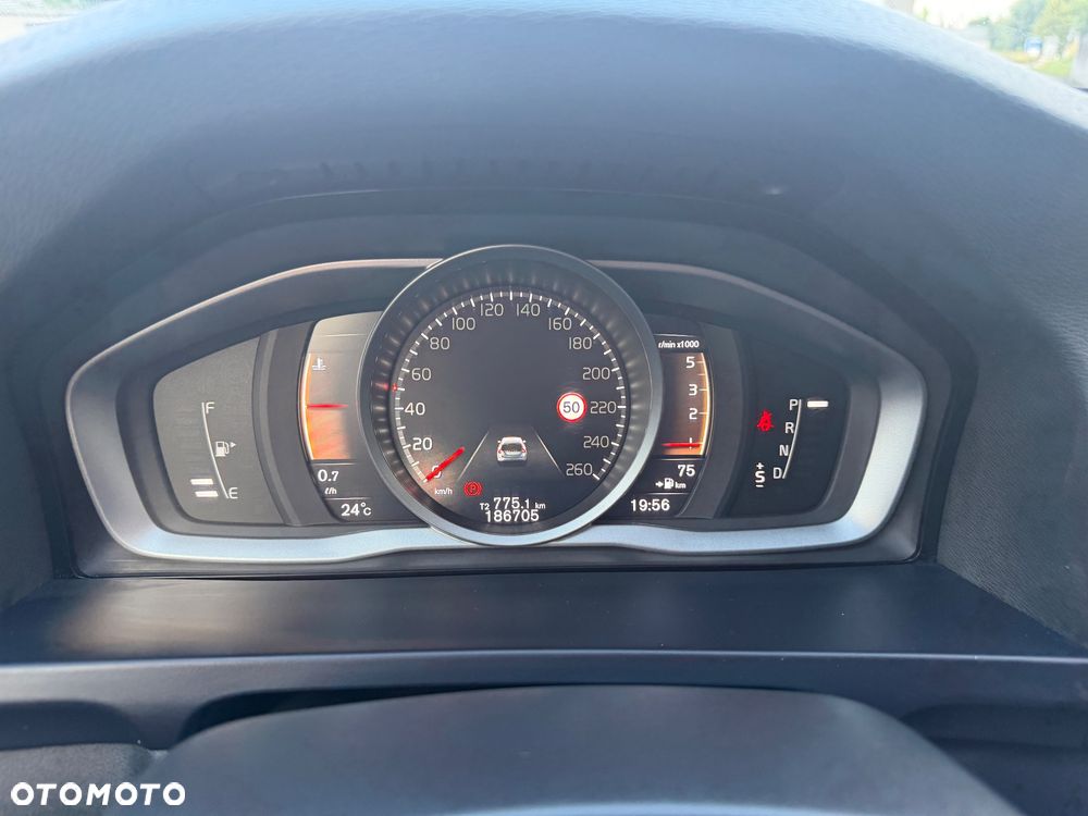 Volvo V60 D4 Geartronic Summum - 19