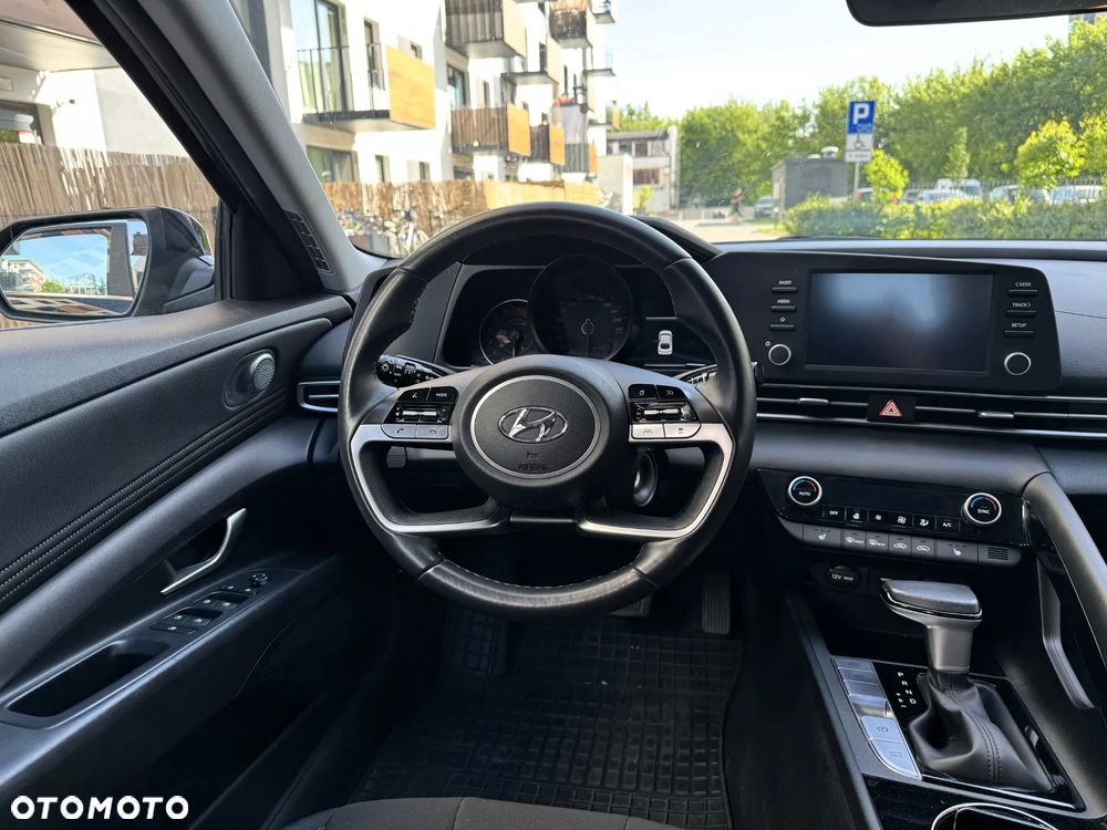 Hyundai Elantra 1.6 Smart CVT - 14