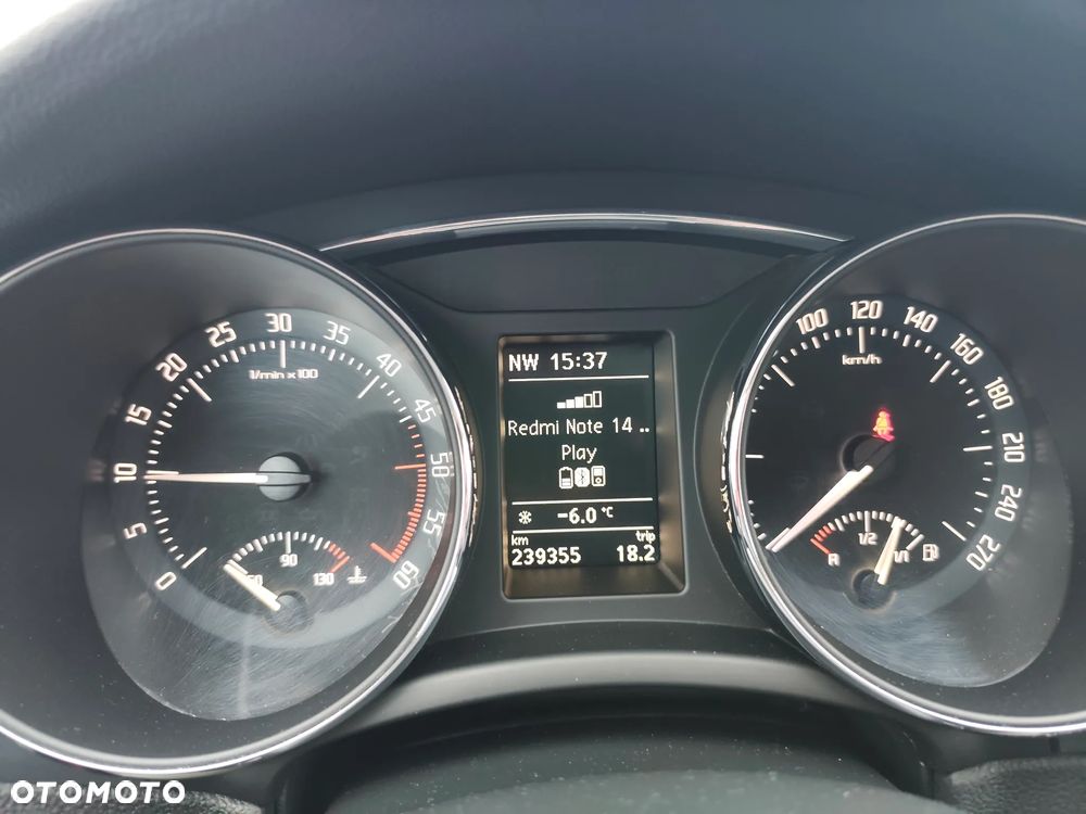 Skoda Superb 2.0 TDI PD Comfort - 14