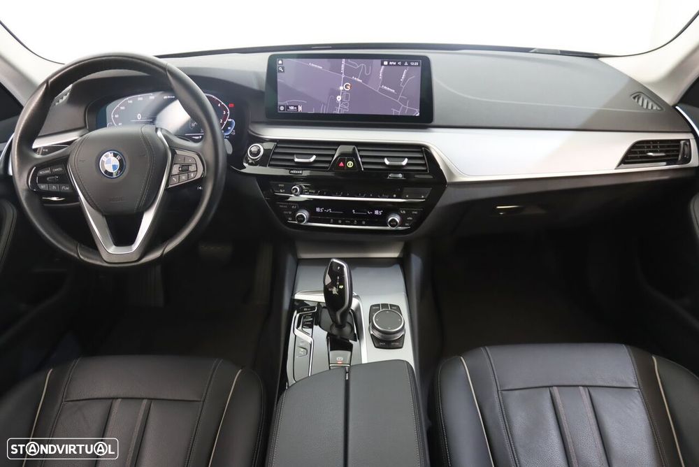 BMW 530 e Line Luxury - 8