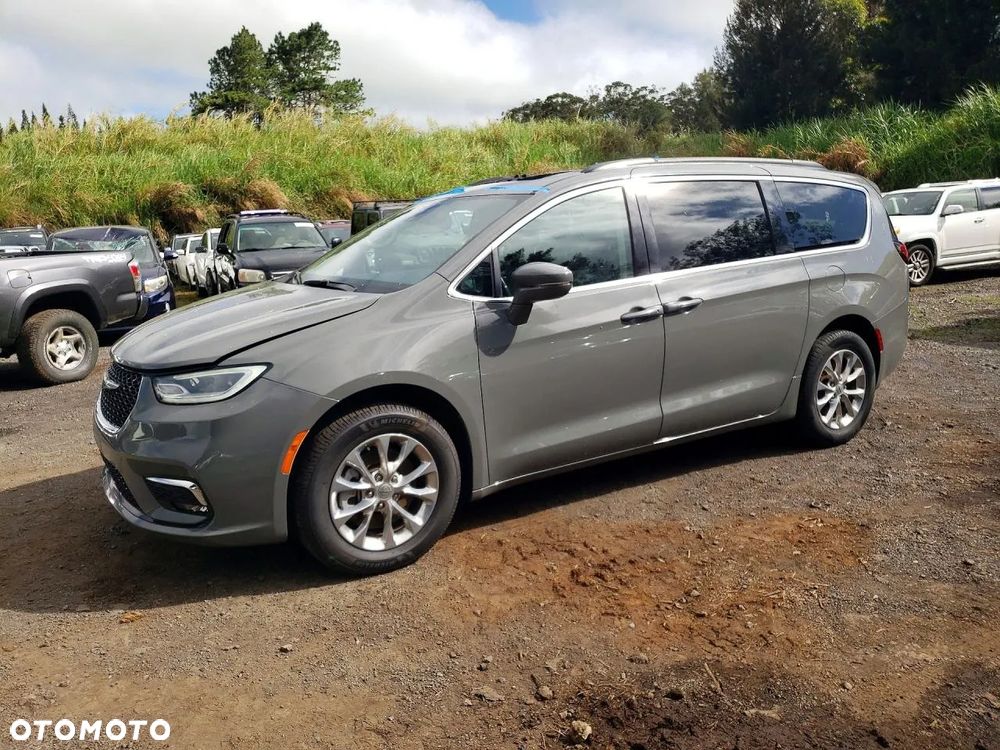 Chrysler Pacifica - 1