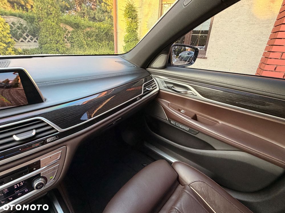 BMW Seria 7 740Li - 34