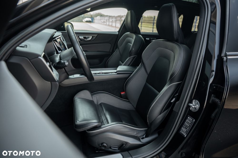 Volvo V60 B4 B DKG Ultimate Dark - 24