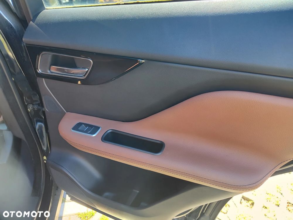 Jaguar F-Pace 20d AWD Pure - 27