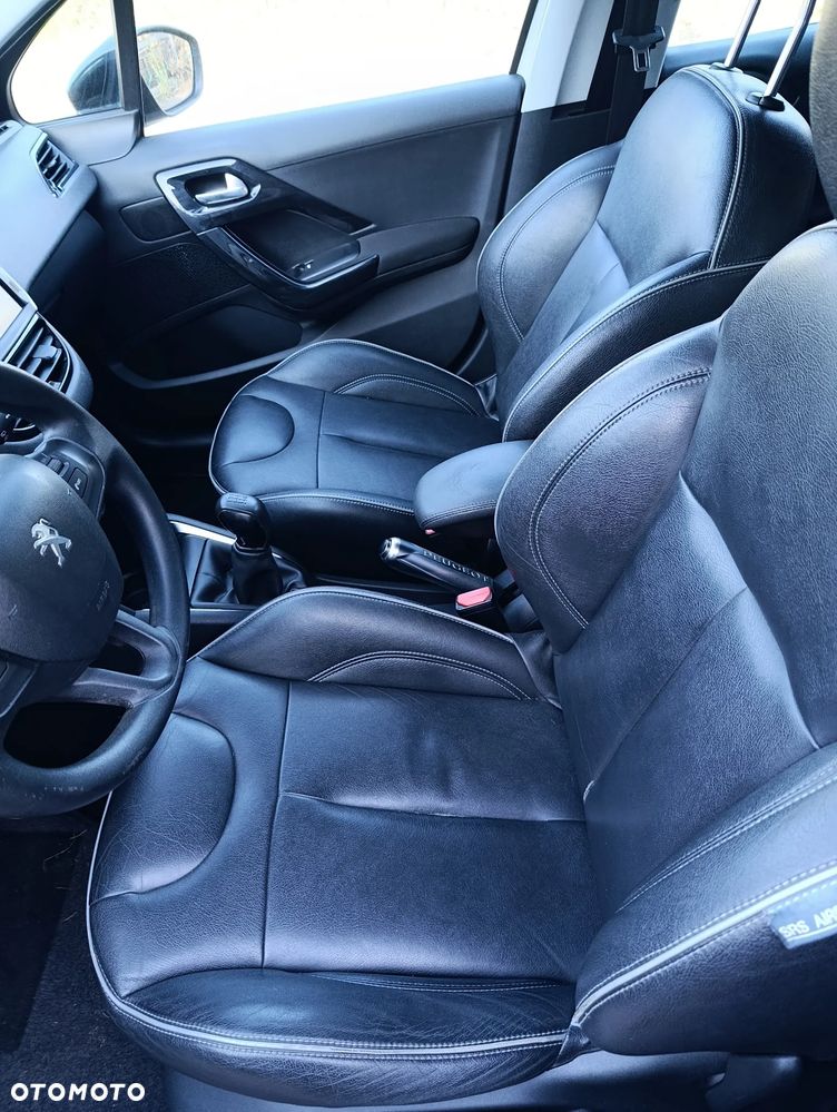 Peugeot 208 82 VTI Allure - 2