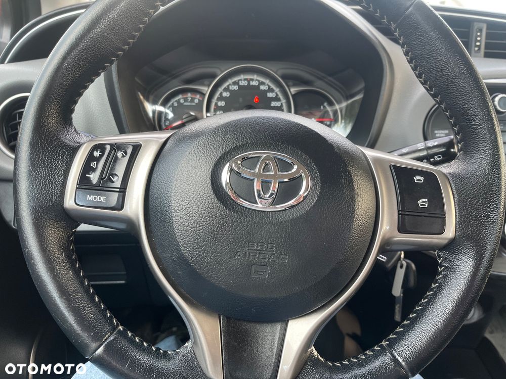 Toyota Yaris 1.0 VVT-i Comfort mit Design-Paket - 17