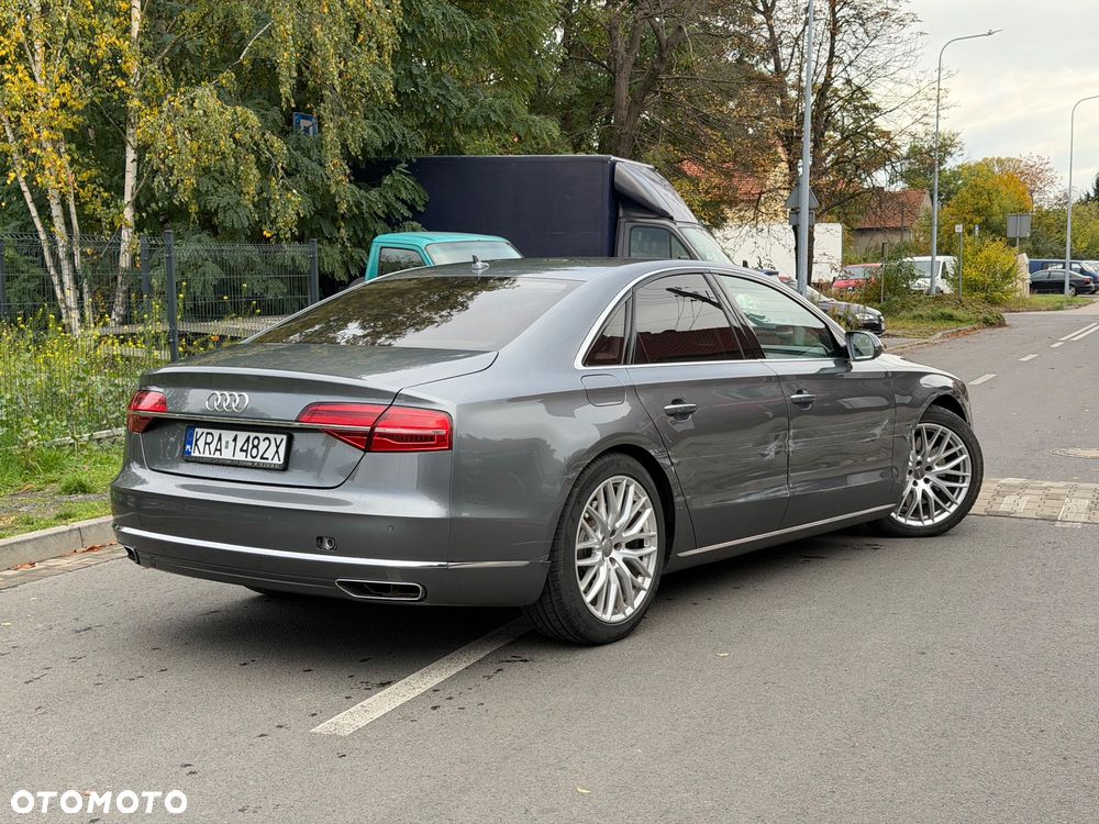 Audi A8 - 6