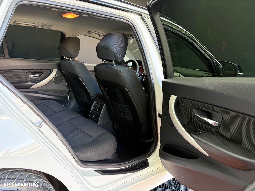 BMW 320 d Aut. Sport Line - 40