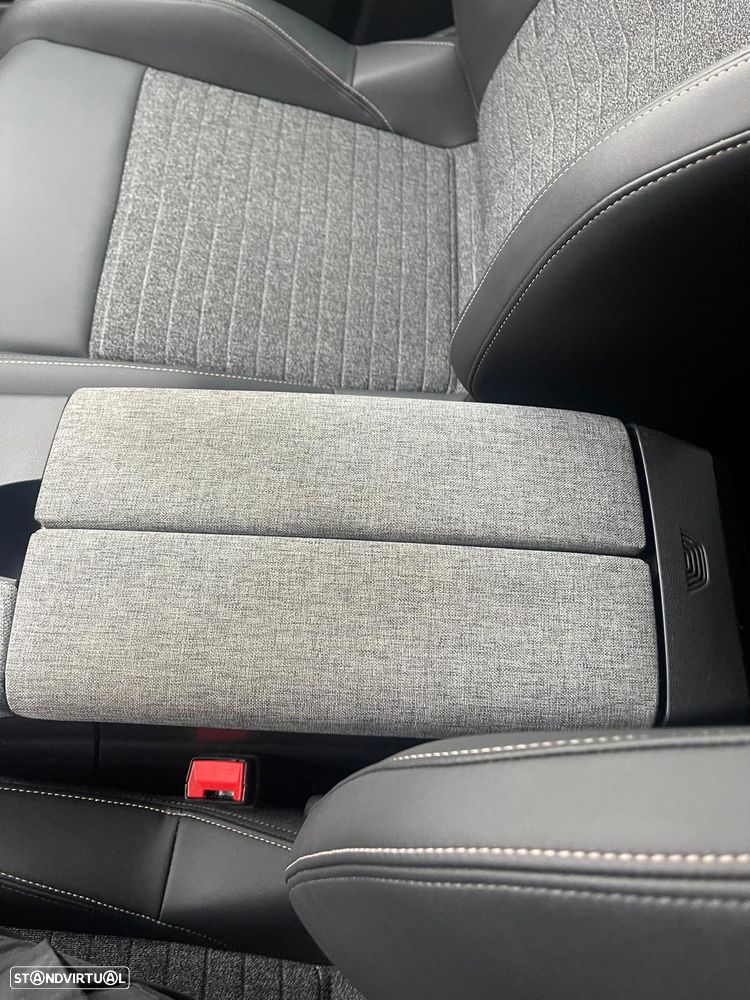 Peugeot 5008 Hybrid 145 e-DSC6 Allure - 33