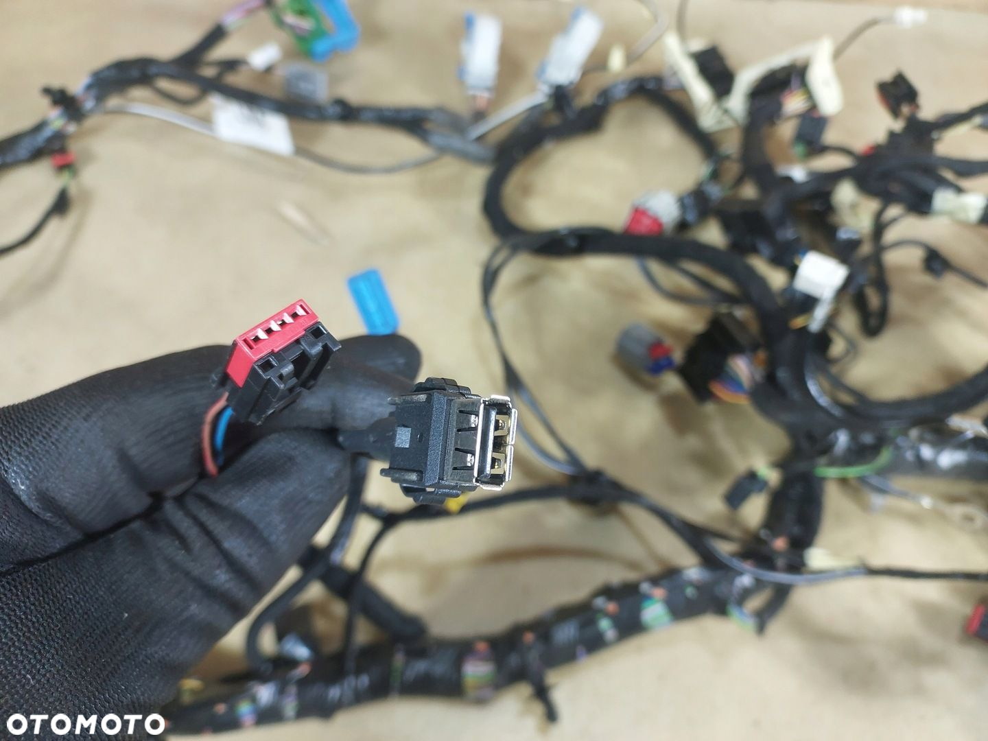FOCUS MK3 WIĄZKA KONOLI NA RADIO SONY BV6T14401LNA - 6