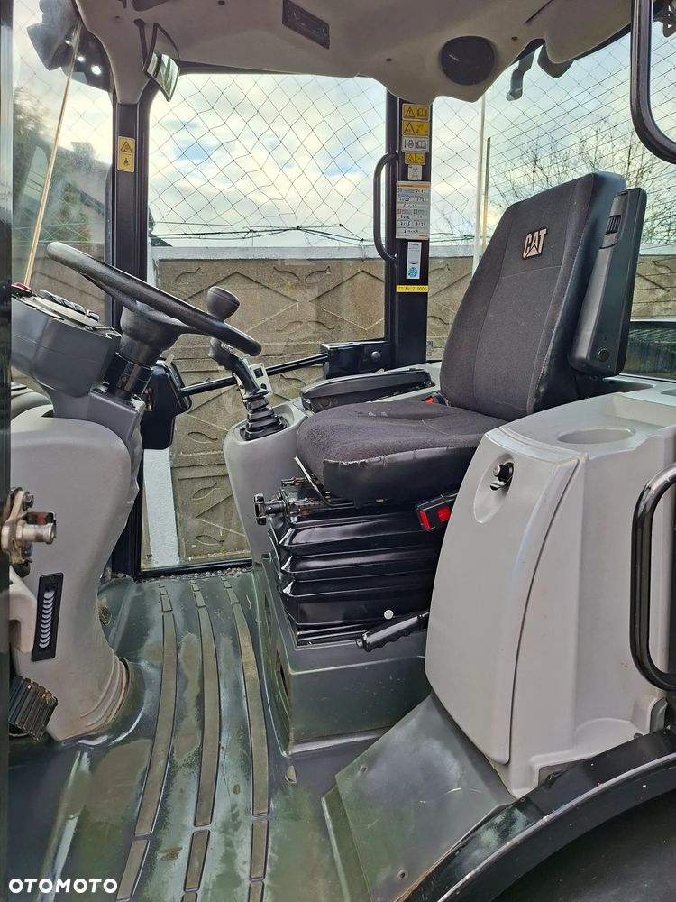 Caterpillar CAT 906 M - 28