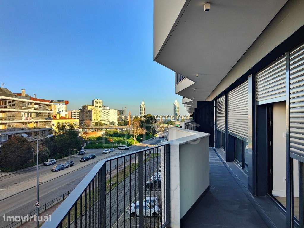 Apartamento T2, com varanda e estacionamento no Parque das Nações - Grande imagem: 2/24